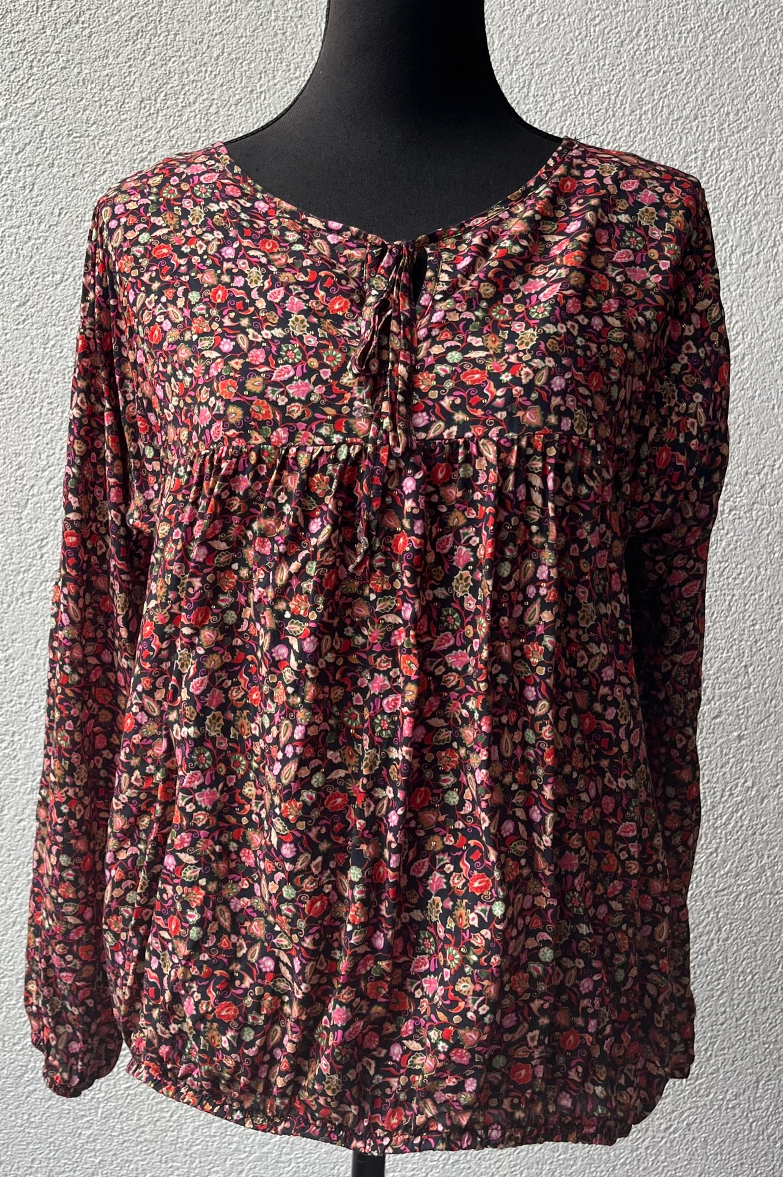 🌺 𝒎𝒛 | Blusa Geisha com estampa floral e detalhes em dourado | tamanho L 40 | viscose lurex – photo 7